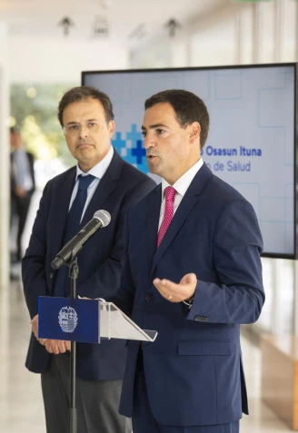 03 Alberto Martínez, consejero de salud e Imanol Pradales, lehendakari