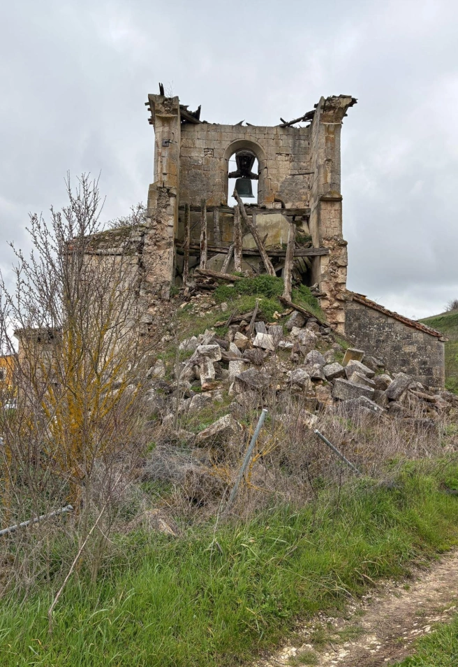 Iglesia de San Juan Evangelista en Villalval, Cardeñuela Riopico (Burgos)