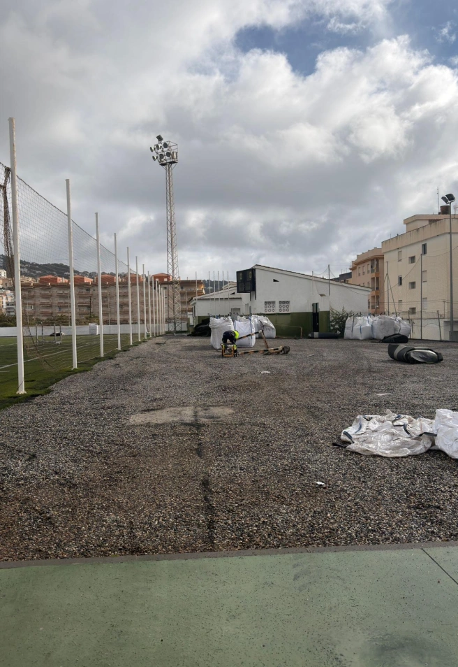 La gran transformación del campo de fútbol de La Herradura ya está en marcha
