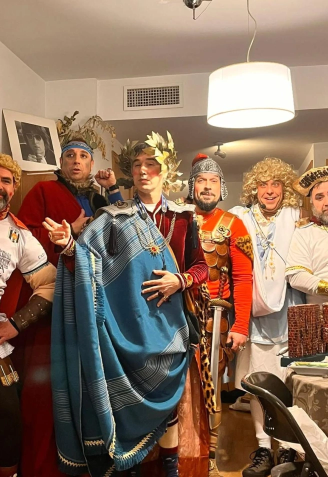 Francis con su grupo de Carnaval, este año PAX AVGVSTA AGVNT PLATEA COEVUS