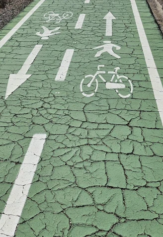 Estado del carril bici paralelo a la P-220