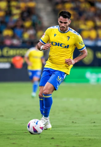 Maxi Gómez, en un partido con el Cádiz