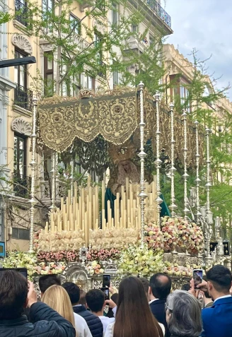 El primer palio por la Carrera de la Virgen