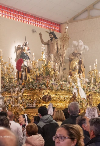 El Resucitado de Zaidín-Vergeles, que no pudo realizar su procesión debido a la lluvia, en el interior de la Parroquia de San Miguel Arcángel