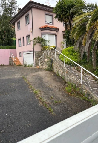 Chalet de Fitoria, en Oviedo, donde un matrimonio tuvo encerrados 4 años a sus tres hijos