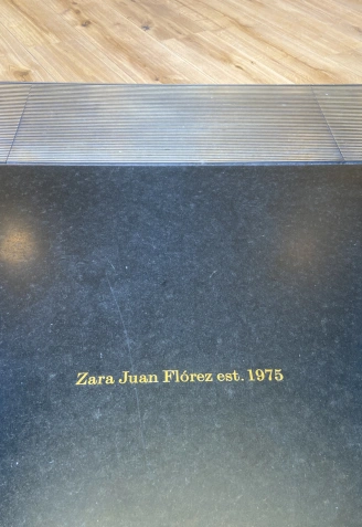 Entrada al Zara de Juan Flórez