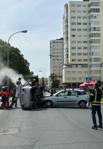 Efectivos de varios equipos de emergencias en la zona