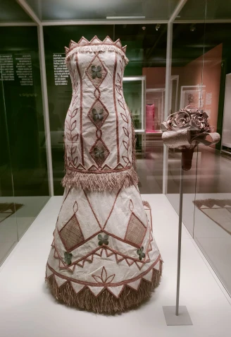 Vestido de novia de tela de corteza. Nueva Zelanda