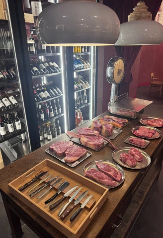 Muestra de cortes y cava de vinos en La Vaca Asustada