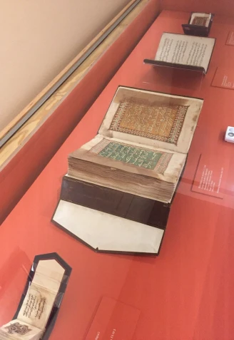 Abecedario y cartilla para aprender árabe encontrados en Hornachos