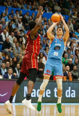 UCAM CB incorpora a Toni Nakic