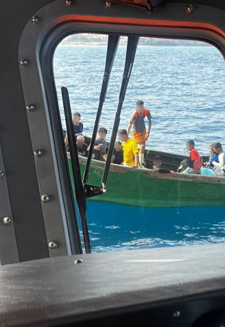 Rescate de personas a bordo de una patera
