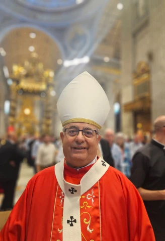 Don José con el Palio Arzobispal tras la Eucaristía