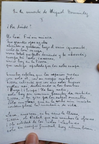 Poema manuscrito de Vicente Aleixandre a la muerte de Miguel Hernández, su amigo.