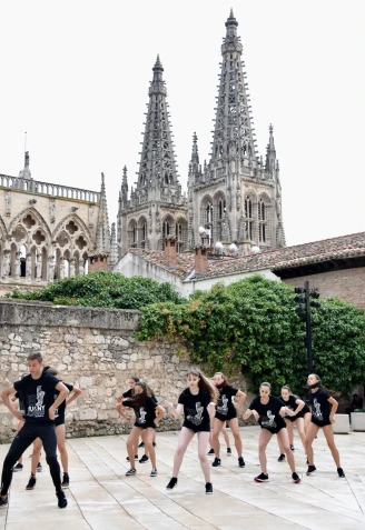 Bailando con Piedras del certamen de coreografía Burgos - Nueva York