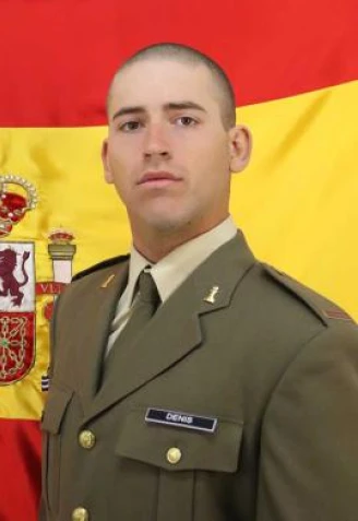 El soldado Andrés Denis detuvo su coche para auxiliar a los implicados en el accidente