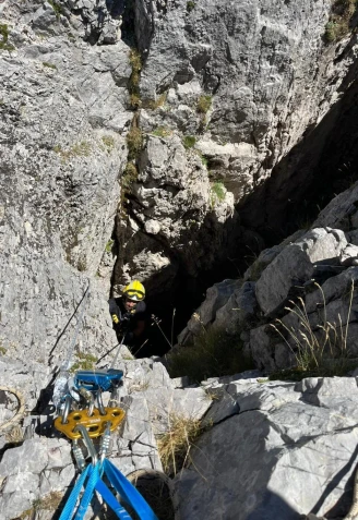Operación de rescate en una sima de 50 metros a un perro en el Espiguete