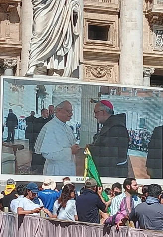 El Papa León XIV con el Arzobispo de Oviedo