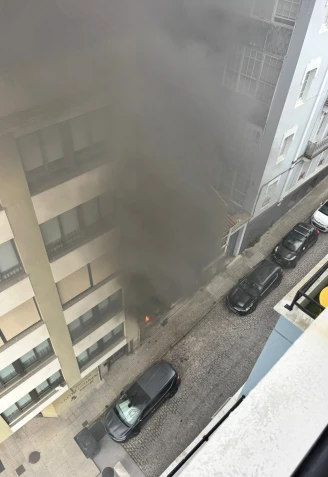 El incendio desde un edificio próximo
