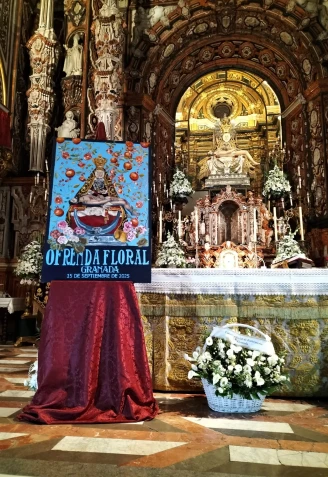 Cartel de la Ofrenda Flora en el altar mayor de la Basílica de la Virgen de las Angustias