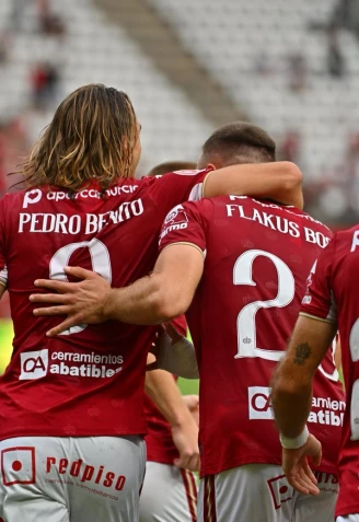 El Real Murcia suma su primer triunfo
