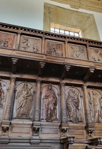 Antiguo coro de la Catedral de Santiago instalado en San Martín Pinario