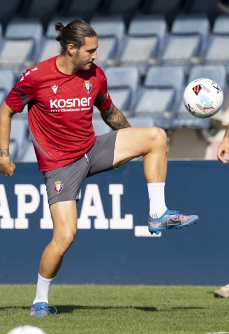 Juan Cruz en un entrenamiento con Osasuna en Tajonar