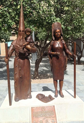 Jaén inaugura el Monumento a las Cofradías en Plaza Cervantes