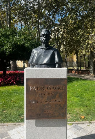 Palencia rinde homenaje al Padre José Luis Gago con la inauguración de los jardines que llevan su nombre
