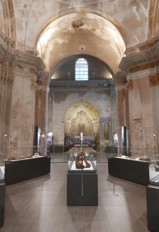 Un edificio único alberga el Museo de las momias de Quinto