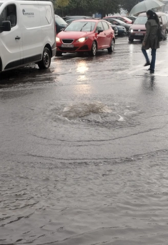 Calzada inundada en A Palloza (A Coruña) tras una tromba de agua
