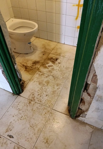 Baños públicos vandalizados en Benavente