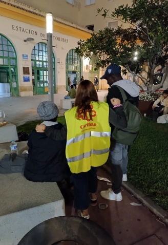 Cáritas denuncia que más de un centenar de temporeros duermen en la calle en Jaén: “Es vergonzoso e insostenible”