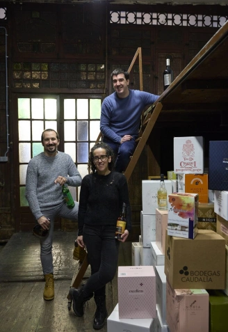 Tres nuevos socios, abren el jueves la mítica vinoteca de más de 100 años de historia con el nombre de ahora Damaxen