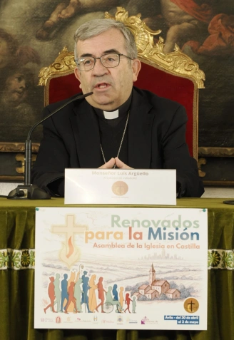 Luis Arguello durante la presentacion de la Asamblea de Iglesia en Castilla