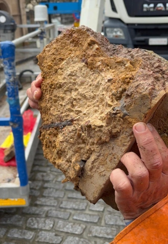 Pedrusco recogido en la preparación de la rehabilitación de San Pedro, en Gijón