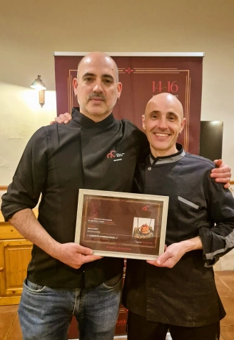 El navarro Iban Garín, junto a su ayudante Raúl Lergada, Chef Medieval 2025