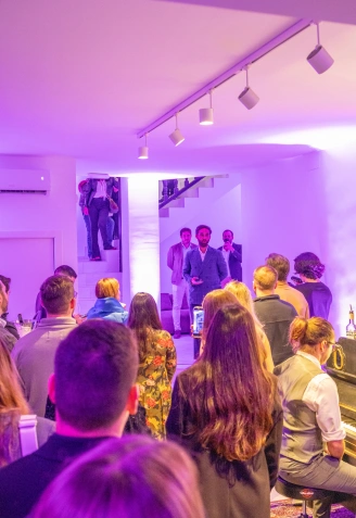 Profesionales del sector inmobiliario durante la inauguración del nuevo hub de Huspy en Dénia, que reunió a un centenar de asistentes