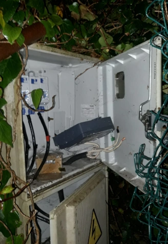 Cuadro eléctrico destrozado