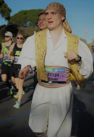 Fernando Alonso corriendo en el Maratón de Valencia