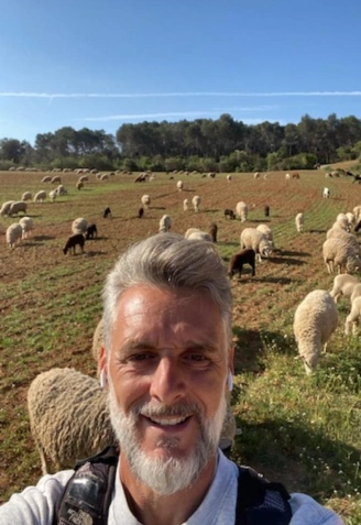 La llegada de David Barrero a Cataluña no fue una elección, sino una huida.