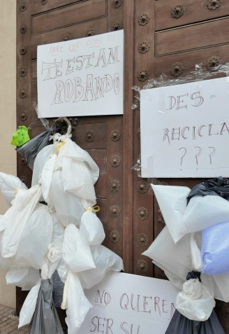 el sistema, que funciona con una tarjeta para abrir los contenedores, no permite a los usuarios saber con certeza si el registro de sus residuos se realiza correctamente.