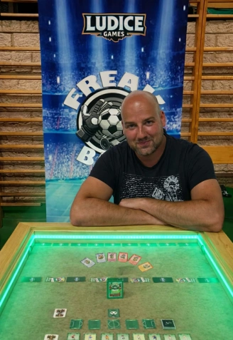 David Ore, con el juego Freak Ball