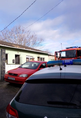 Bomberos, Policía Local, Urxencias Sanitarias y Guardia Civil se acercaron al punto
