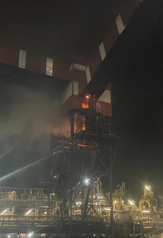 Incendio en una cinta de las baterías de cok de ArcelorMittal en Veriña (Gijón)