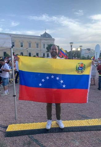 Rolando Figueroa (Foto vertical)