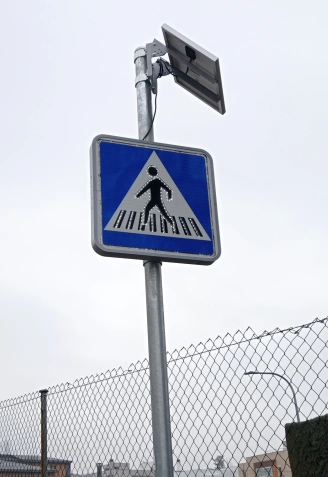 Señal de peligro retroreflectante de paso de peatones