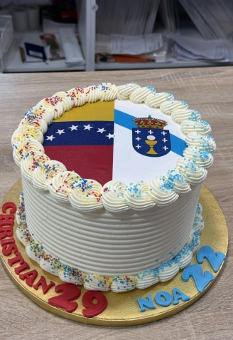 Tarta con las banderas de Venezuela y Galicia