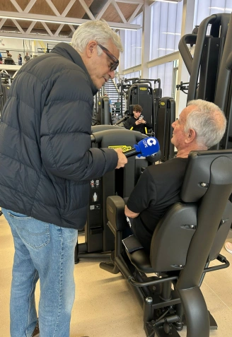 Hombre en el gimnasio