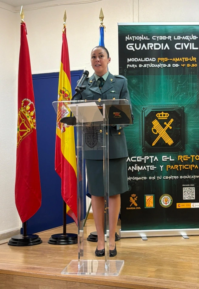 La Consejería de Educación y la Guardia Civil de Navarra presentan en Cortes la Liga de los retos en el Ciberespacio, en su categoría pre amateur, dirigida a estudiantes de 4° de la ESO